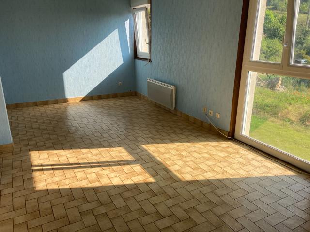 En location Appartement 4 pièces 78 m