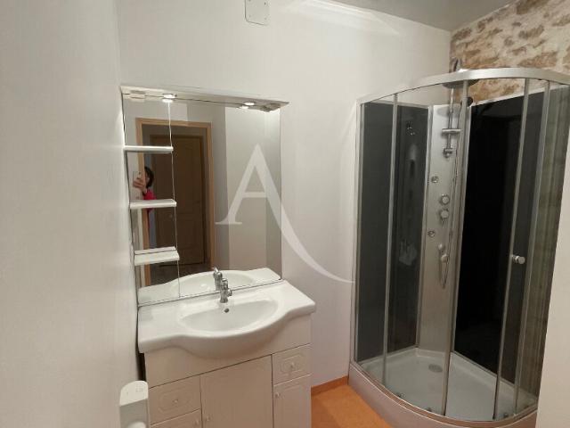 En location Appartement 4 pièces 84 m