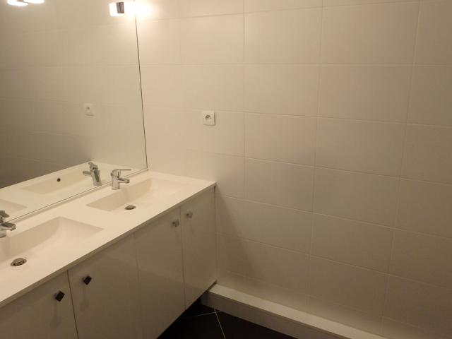 En location Appartement 4 pièces 84 m