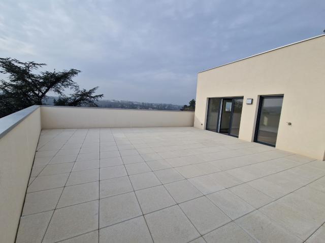 En location Appartement 4 pièces 85 m
