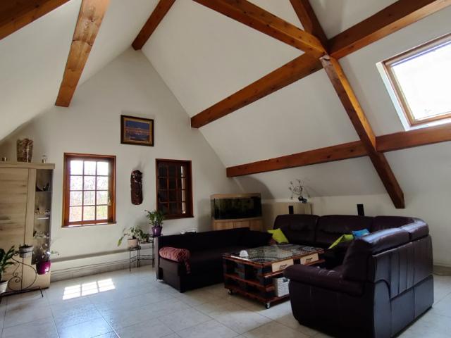 En location Appartement 4 pièces 122 m