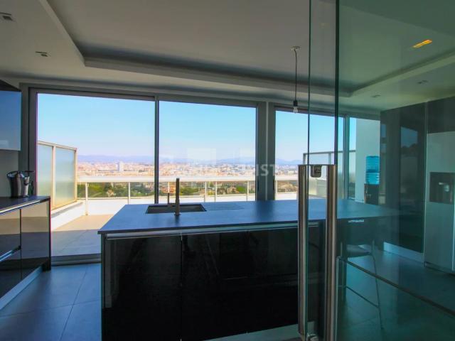 En location Appartement 4 pièces 200 m