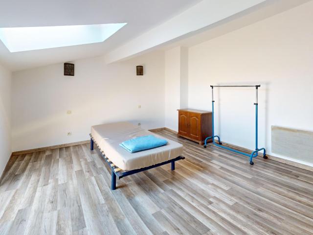 En location Appartement 5 pièces 76 m