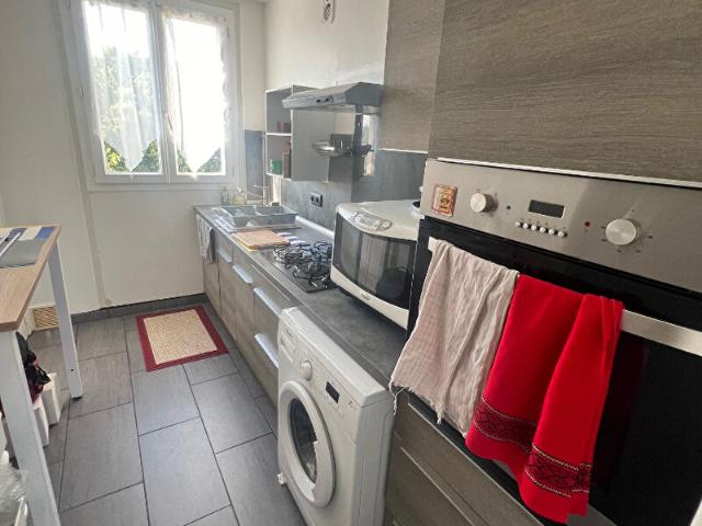 En location Appartement 6 pièces 80 m