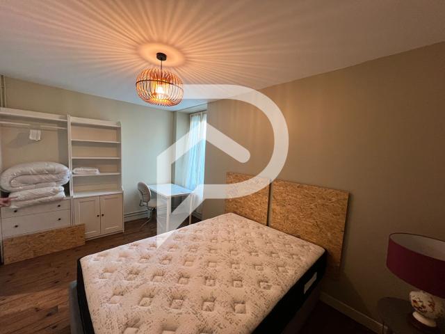 En location Appartement 6 pièces 161 m