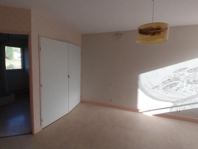 En location Appartement 2 pièces 58 m