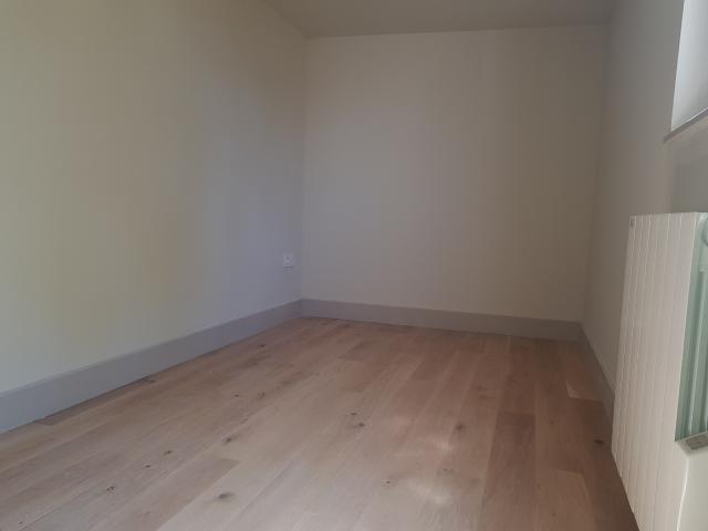 En location Appartement 2 pièces 96 m