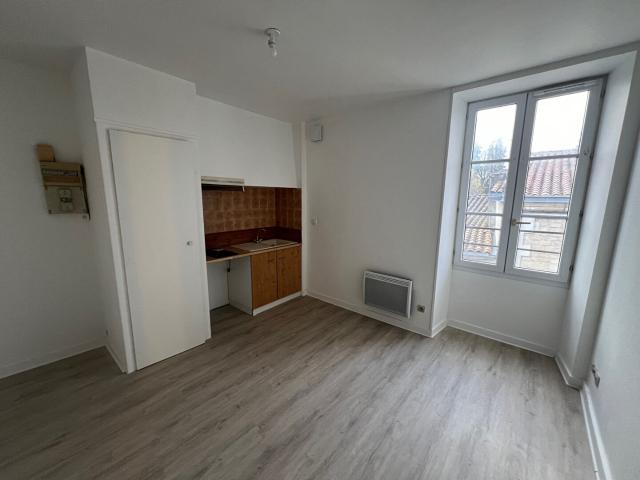 En location Appartement 2 pièces 23 m