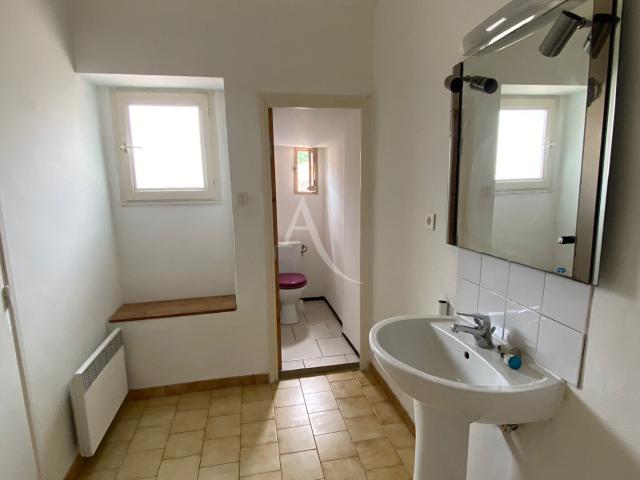 En location Appartement 3 pièces 49 m