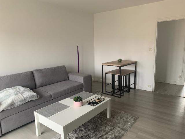 En location Appartement 3 pièces 57 m