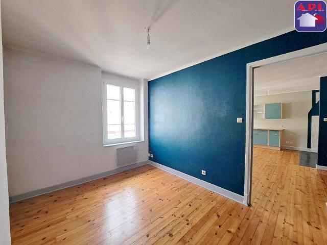 En location Appartement 3 pièces 58 m