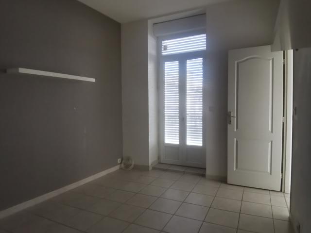 En location Appartement 3 pièces 59 m