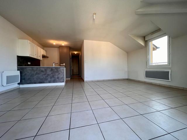 En location Appartement 3 pièces 61 m