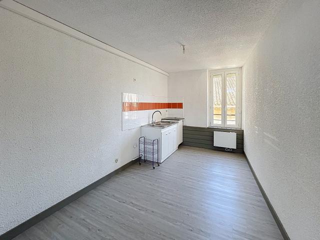 En location Appartement 3 pièces 65 m