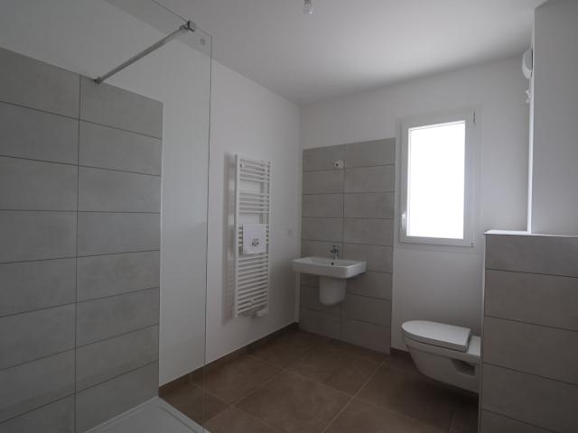 En location Appartement 3 pièces 66 m