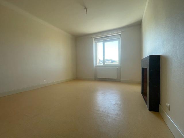 En location Appartement 3 pièces 68 m