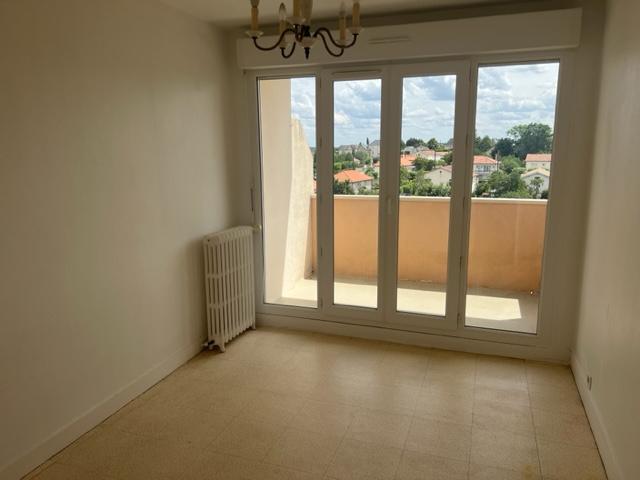En location Appartement 3 pièces 68 m