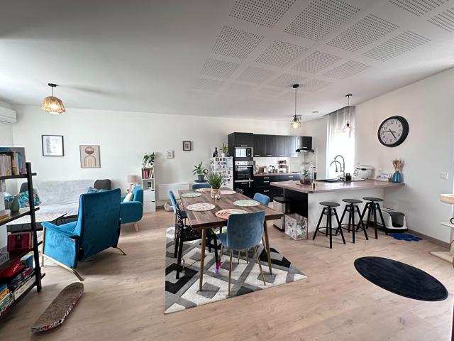 En location Appartement 3 pièces 72 m