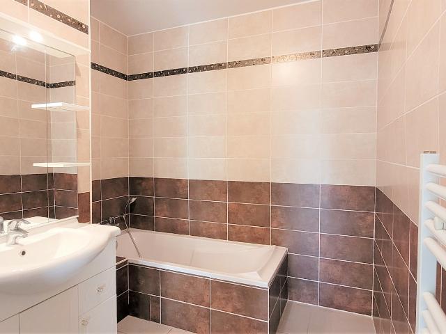 En location Appartement 3 pièces 74 m