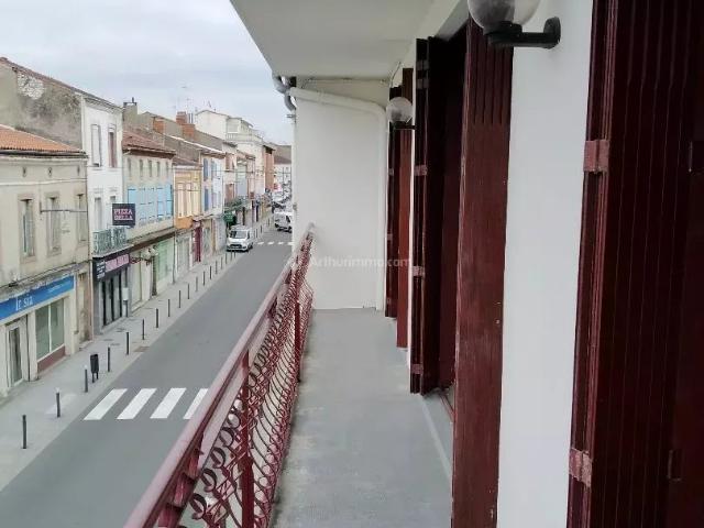 En location Appartement 3 pièces 76 m