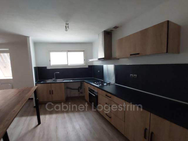 En location Appartement 3 pièces 81 m