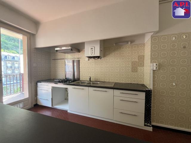 En location Appartement 3 pièces 81 m