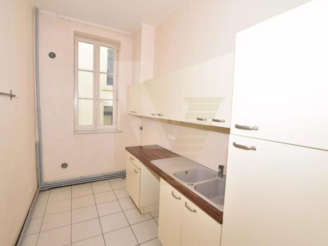 En location Appartement 3 pièces 85 m