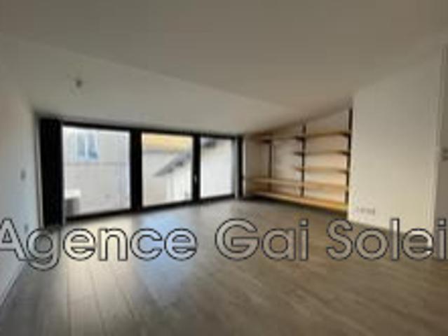 En location Maison 3 pièces 77 m