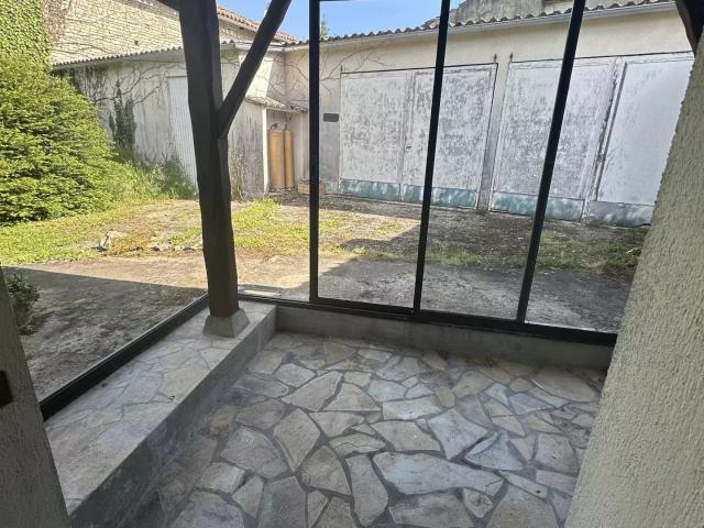 En location Maison 3 pièces 81 m
