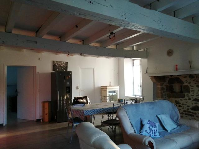 En location Maison 3 pièces 94 m