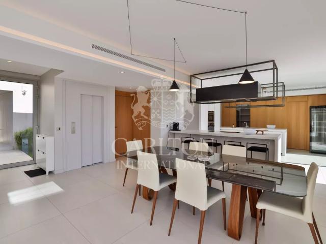 En location Maison 10 pièces 330 m