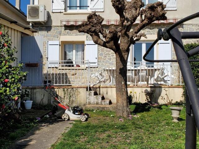 En location Maison 7 pièces 140 m