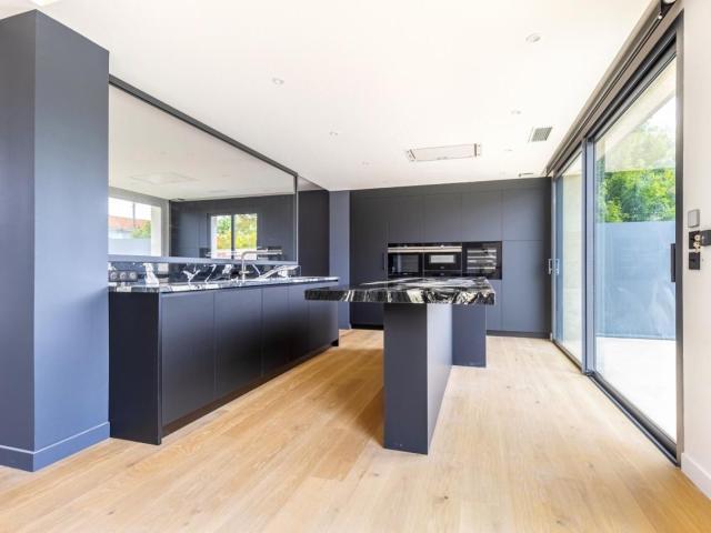 En location Maison 7 pièces 301 m