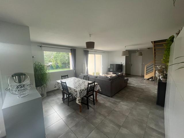En location Maison 5 pièces 101 m