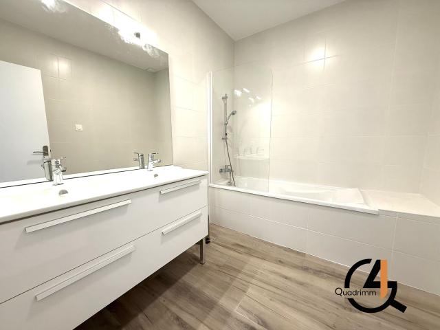 En location Maison 6 pièces 133 m