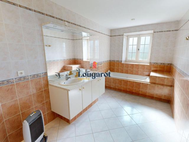 En location Maison 6 pièces 166 m