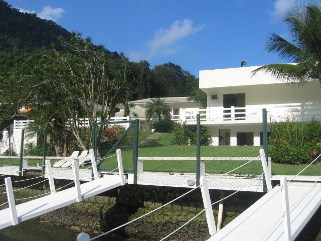 En location Maison 9 pièces 2500 m