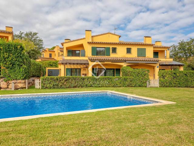 En Llafranc, encontramos esta casa pareada de dos plantas, c. 200m² Llafranc