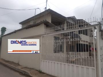 En Machala Venta de Casa de 2 Departamentos