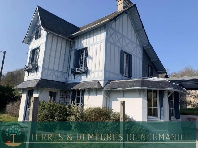 En NORMANDIE, au Sud de LISIEUX 14100: Maison Anglo Normande