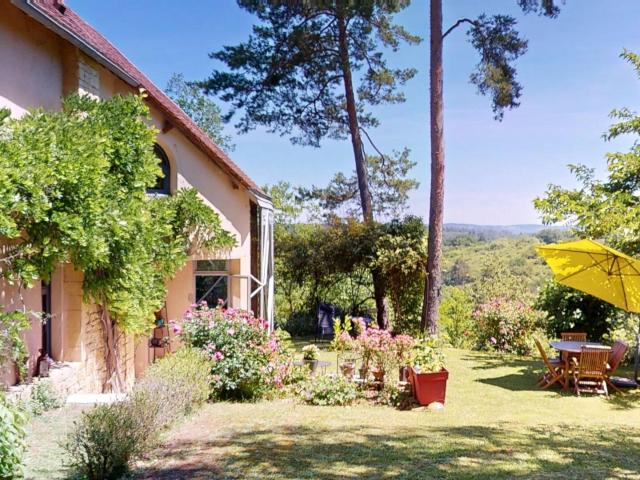 En Périgord Noir, sur les hauteurs de la Vallée de la Vézère. 180m² Les Eyzies de Tayac Sireuil