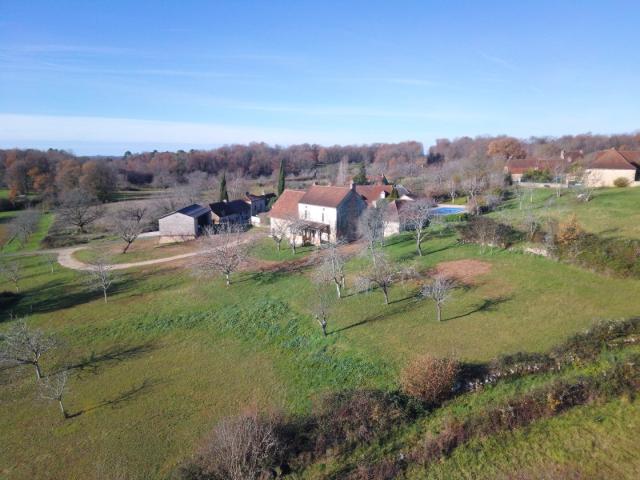 En Périgord Noir, sur les hauteurs, Propriété à rénover sur. 120m² Thenon
