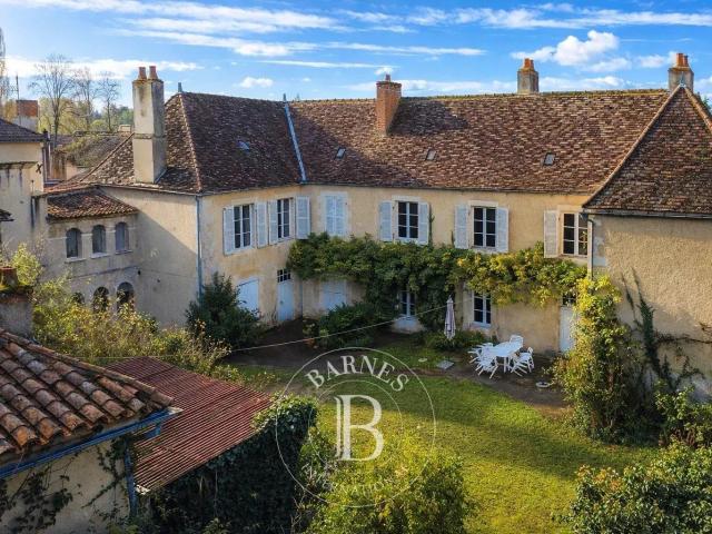 En Poitou Belle demeure du XVIIIème siècle Terrain de 24. 396m² Montmorillon