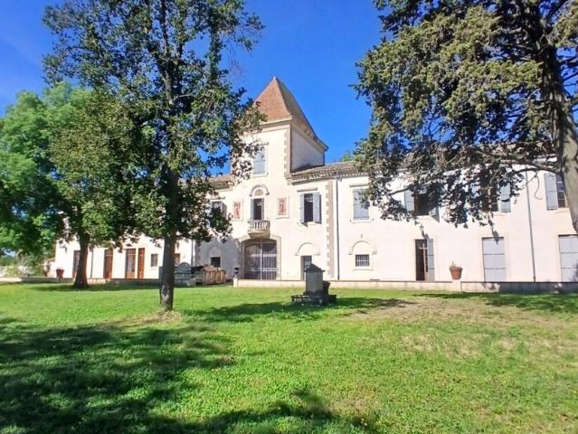 En plein cœur des vignobles, situe a 5 minutes de Cazedarnes. 719m² Béziers