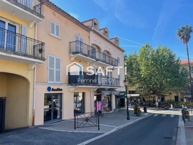 En plein centre ville de Sainte Maxime, à 300m de la plage, superbe T2 vue mer de 45m²