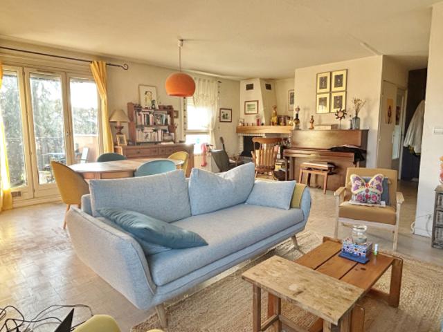 En plein coeur de CRAPONNE appartement de 103,60 m2 avec 3 c