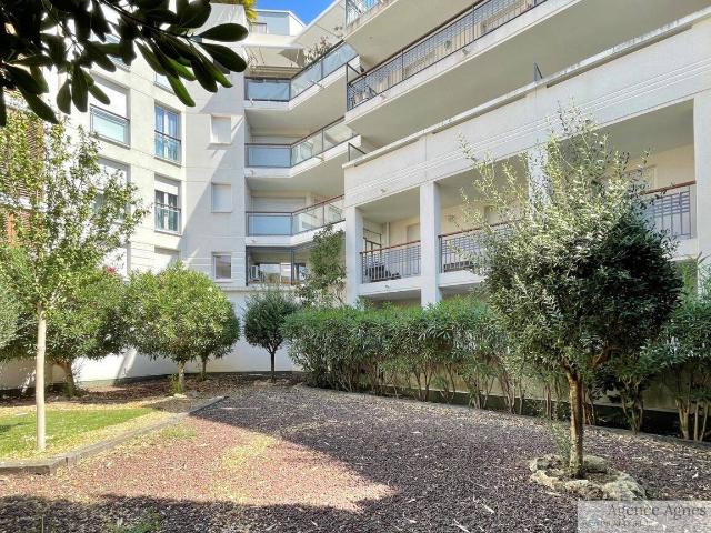 EN PLEIN COEUR DU CENTRE VILLE TRES GRAND APPARTEMENT 88M2 AVEC