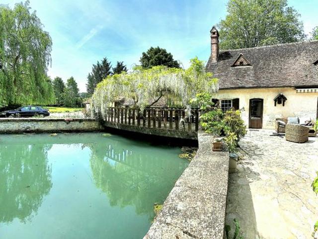 En Puisaye, un ancien Moulin de 300 m² et son parc de 2,7 hectares