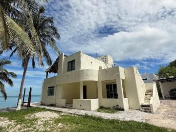 EN RENTA CASA FRENTE AL MAR, PLAYA SAN LORENZO, CAMPECHE