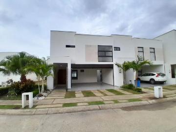 EN RENTA Residencial de lujo en Fraccionamiento con vigilancia estricta Zona Country